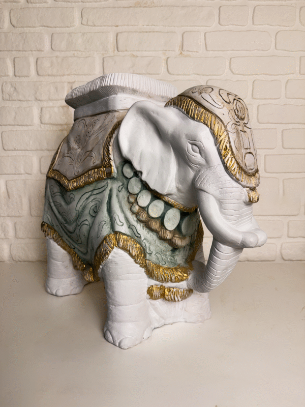 Majestic Elephant Dekoratif Sehpa