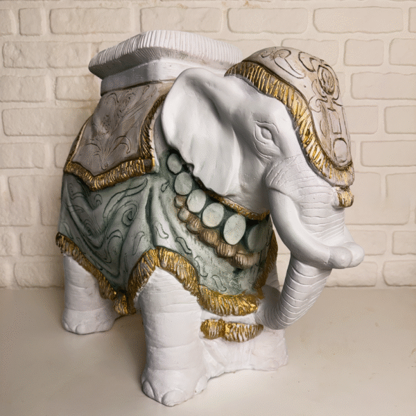Majestic Elephant Dekoratif Sehpa